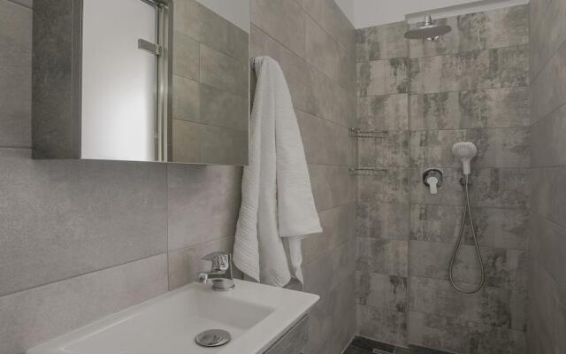 Queen Bee Apartment A