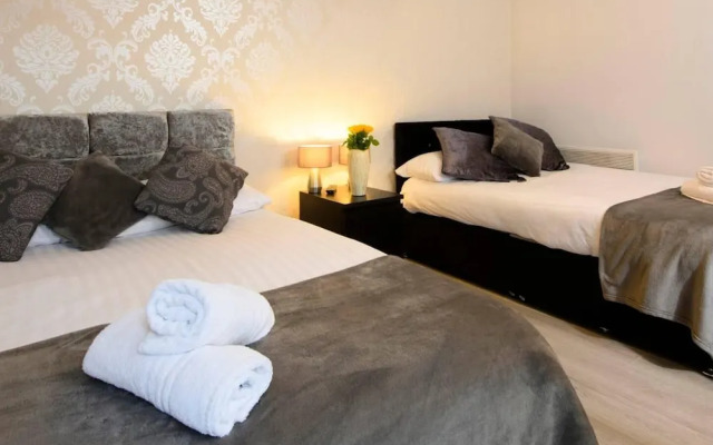 1 bed Apartment Close to Football Grounds