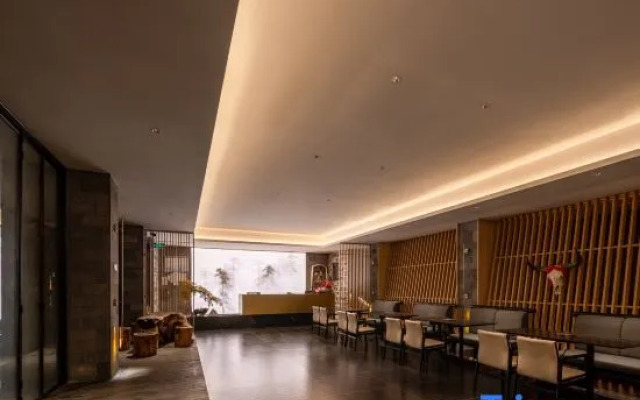 Shanshuijian Hot Spring Hotel (Hailuogou Glacier Forest Park)