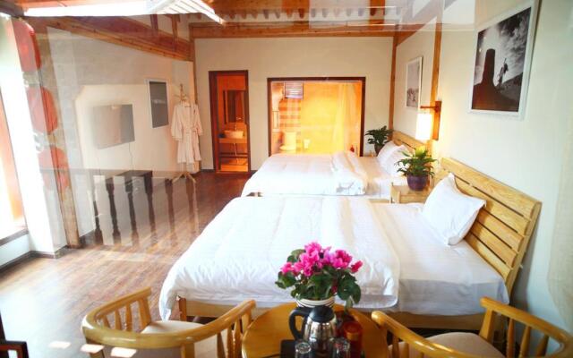 Lijiang Left Bank Holiday Inn