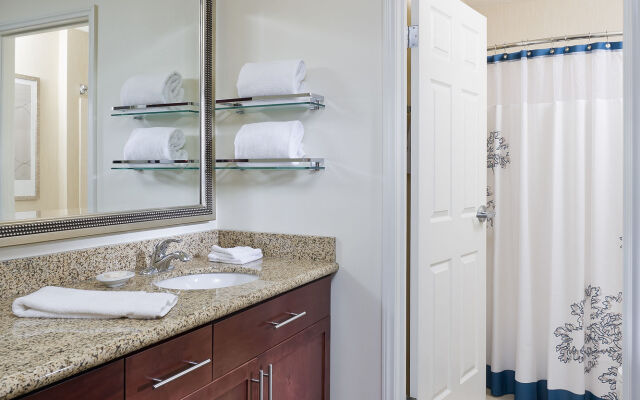 Residence Inn Houston The Woodlands / Lake Front Circle