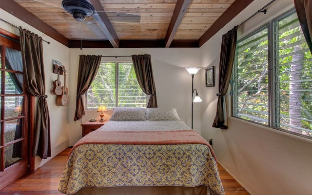 Kehena Treetop 1 Bedroom Home by RedAwning