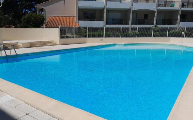 APPARTEMENT AU CALME AVEC PISCINE ET PARKING dans résidence securisée