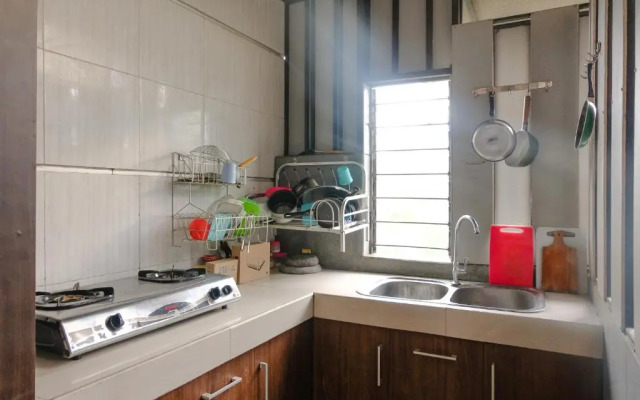 Gerbera House - Kos Putri by OYO Rooms