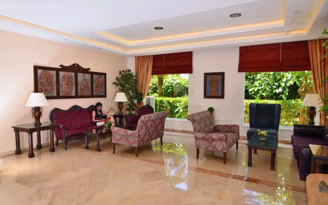 Royal Garden Suite Hotel