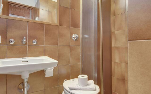 Spacious Apartment in Pognana Lario with Pool