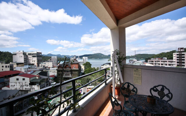 Sun Moon Lake ItaThao Vacation Inn with Elevator