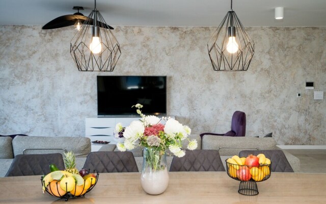 Luxury Beachfront Villa Sea Queen