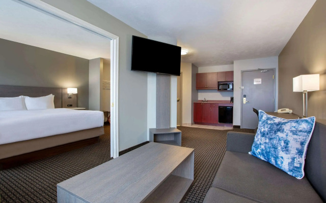 Days Inn & Suites by Wyndham Moncton