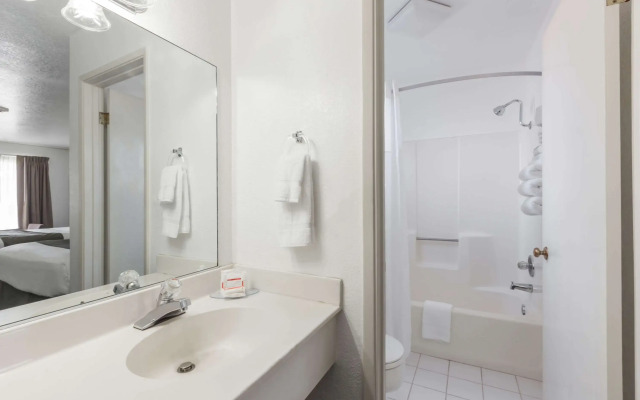 Super 8 by Wyndham Fort Bragg