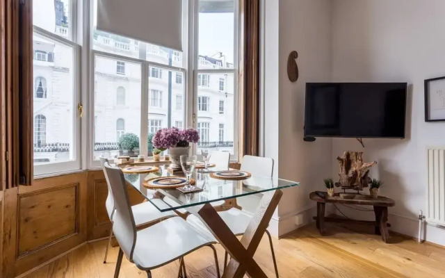 Bright and Beautiful 2 Bed Flat Near Hyde Park