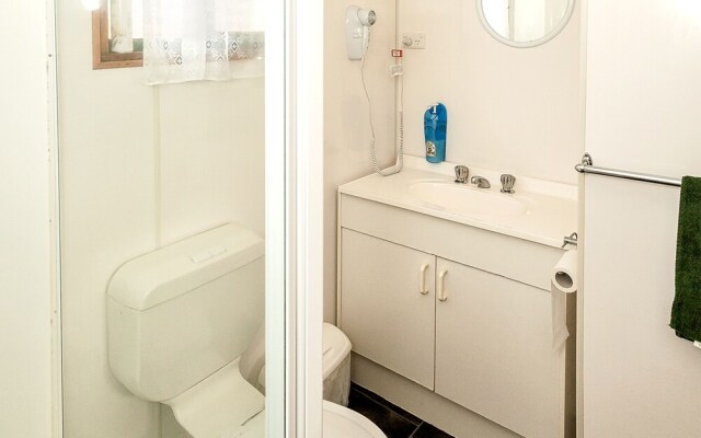 Snug Beach Cabin And Caravan Park
