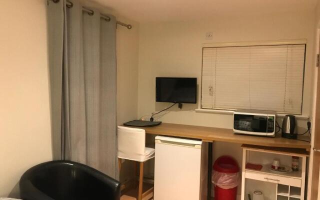 Studio-2 Staines,Heathrow, London-own entrance