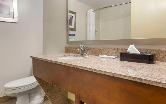 Comfort Suites Inn at Ridgewood Farm