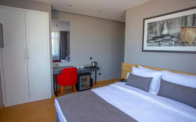 Uzer Otel