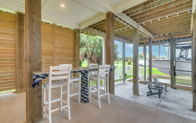 Canal-front Home, Walk to Sea Isle Beach!