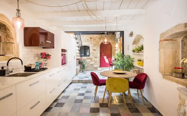 Last Century Residence With Jacuzzi