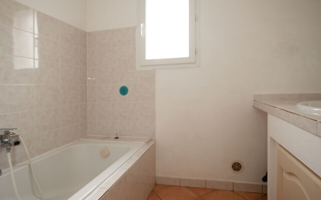 Villa With air Conditioning and Private Pool 1 km From Saint-paul-en-foret and 35 km From the sea