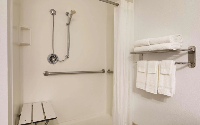 Country Inn & Suites by Radisson, Roanoke, VA