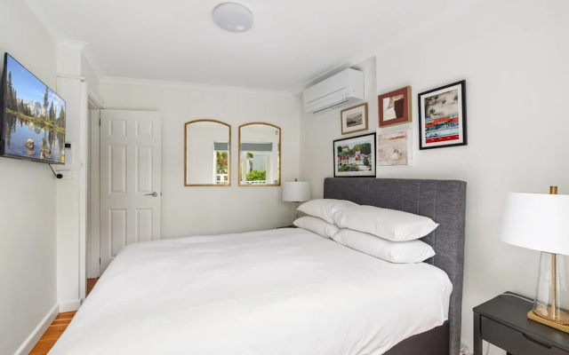 Charming 2-bed Terrace in the Heart of Surry Hills – Guest Rooms – Sydney