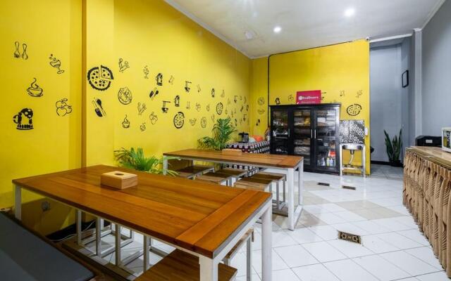 RedDoorz Hostel near Trans Studio Mall