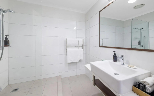 JetPark Hotel Hamilton Airport