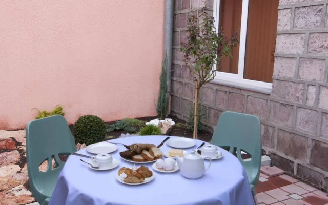 Albert House Hotel and Tours
