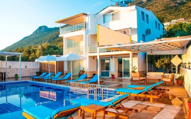 Villa Akca by Akdenizvillam