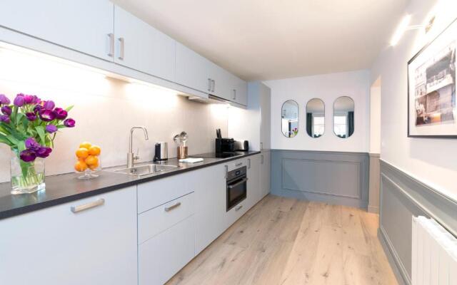 Luxury 4 Bedrooms Le Louvre I by Livinparis