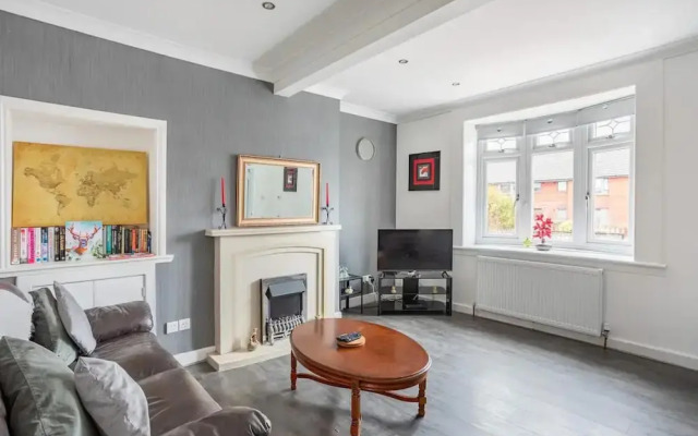 Captivating 2-bed House in Hamilton With Jacuzzi