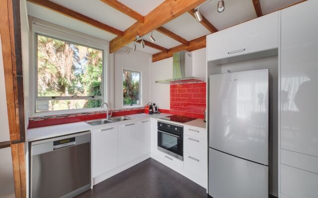 Awesome 3 bed Rotorua Lake House