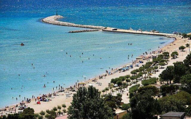 Apartment Jerko - 200 m from beach: A1 Omis, Riviera Omis