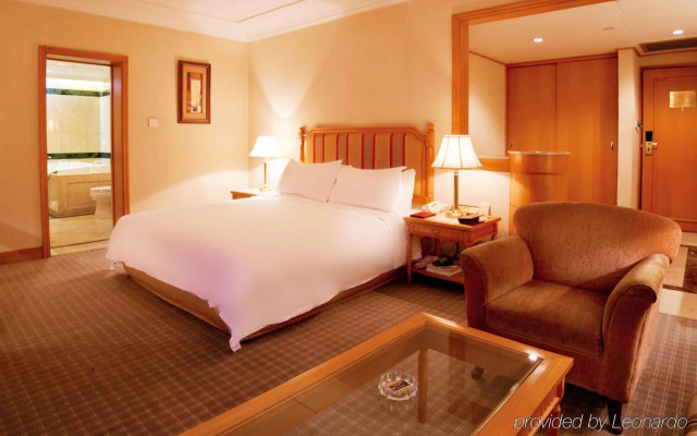 Crowne Plaza Shanghai Nanjing Road by IHG