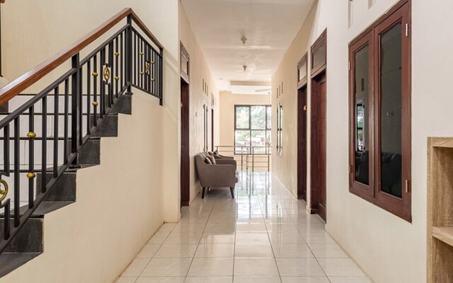 Arum Guest House by RedDoorz