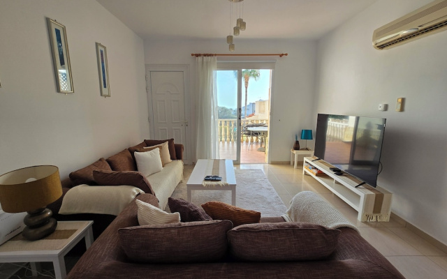 2 Bed Townhouse in Peyia Paradise