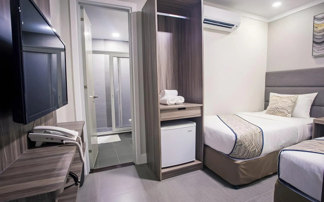 Oyo 208 Anika Suites