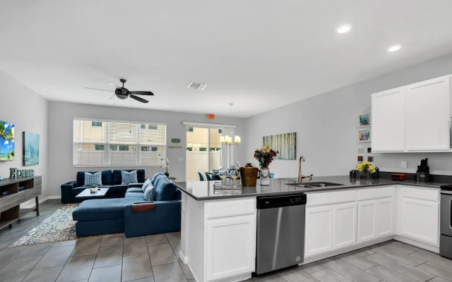 Charming Chalet at Compass Bay Cb101