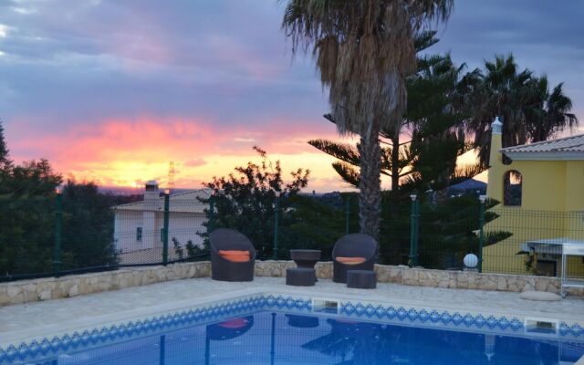 Studio in Estói, With Wonderful sea View, Pool Access, Enclosed Garden