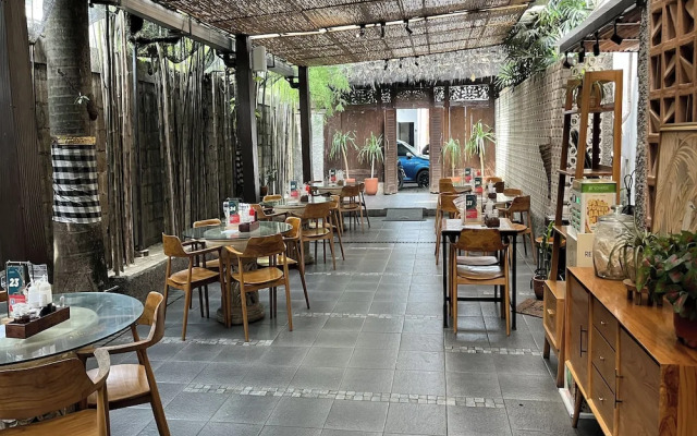 R Residence Jakarta
