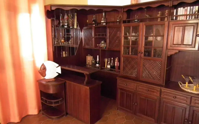 80s RetroStyle Villa