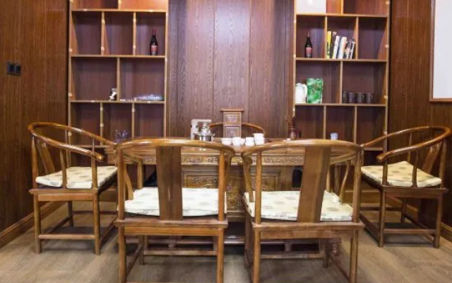 Dynasty Hotel (Chongqing Qianjiang Branch)