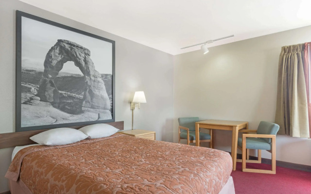 Super 8 by Wyndham Green River