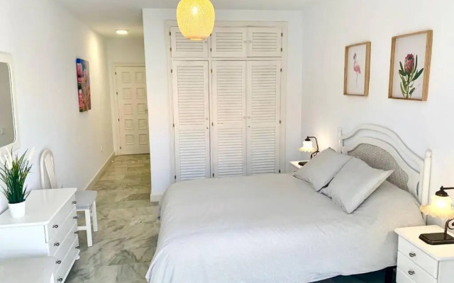 Amplio apartamento junto al mar