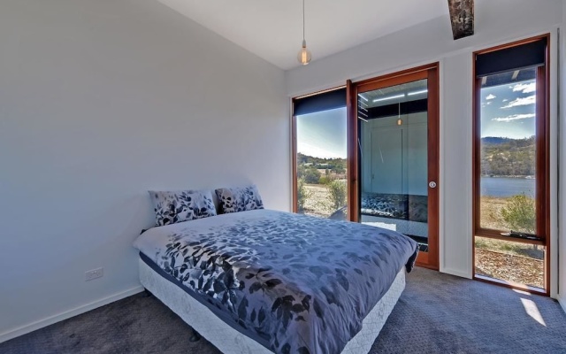Hobart Waterfront Luxury Retreat – Guest Rooms – Brighton