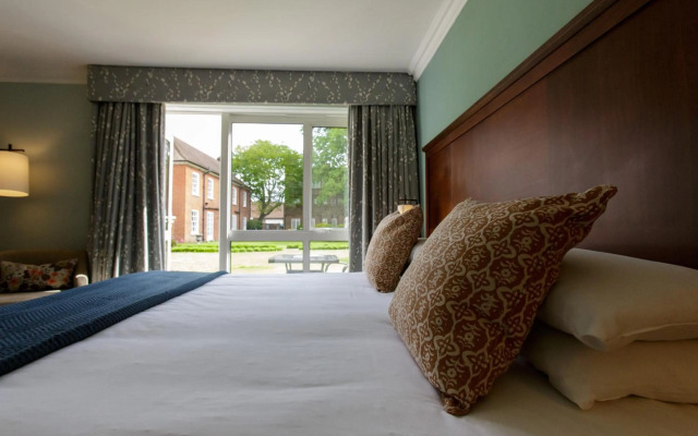 Bush Hotel Farnham