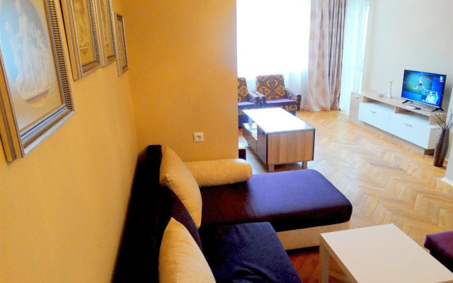 Old Center Apartment