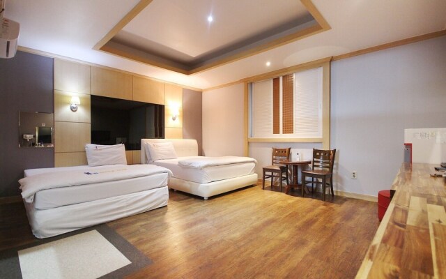 Daegu Dongdaegu Station Leaders