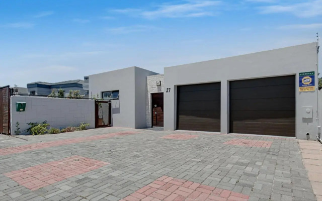 Spacious 4 bedroom hideout sanctuary with pool