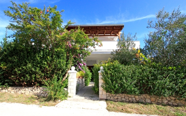Apartment Nika - nice garden: A3 Nin, Zadar riviera