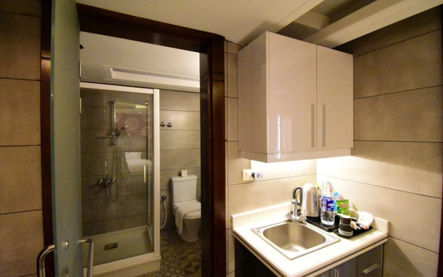 Crown Royal Hotel Tyr